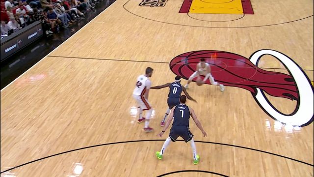 【2023年04月02日 独行侠vs热火集锦】小快灵穿梭于人群之中如鱼得水 希罗突破霍乐迪顶着鲍威尔打中两分