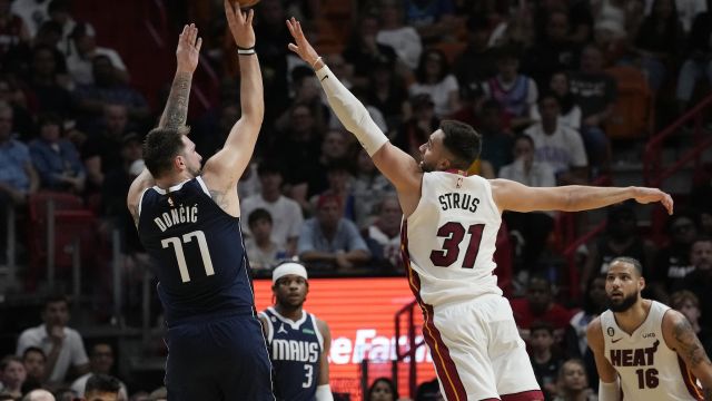 【2023年04月02日 独行侠vs热火集锦】独行侠vs热火精华回放 巴特勒35+12东契奇42分