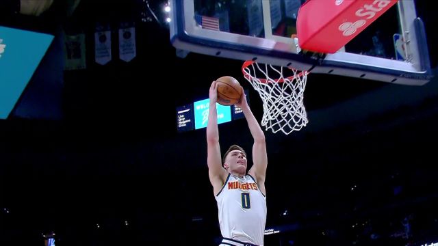 【2023年04月03日 勇士vs掘金集锦】布劳恩抢断后单刀直入 双手扣篮轻取2分扩大分差