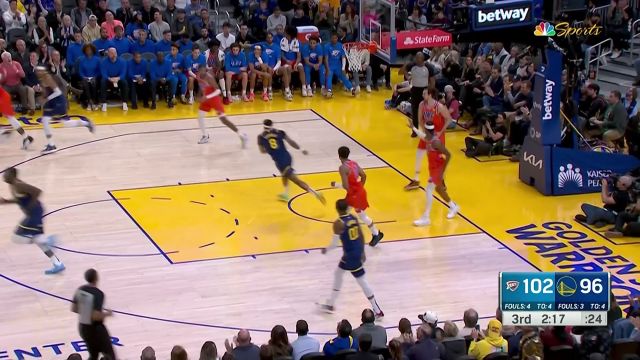 【2023年04月05日 雷霆vs勇士集锦】打你个出其不意！库里攻其不备妙传小佩顿 上篮得手