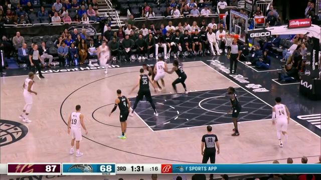 【2023年04月07日 骑士vs魔术集锦】旋转跳跃我不停歇！ 莫布里翻身上篮强硬打进