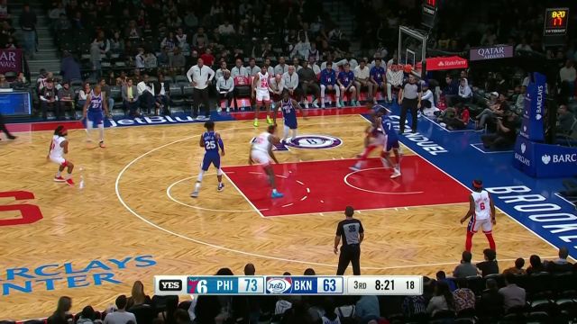 【2023年04月10日 76人vs篮网集锦】路易斯-金转换之中直冲篮下 直面防守打进2+1