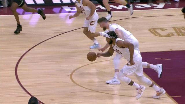 【2023年04月10日 黄蜂vs骑士集锦】你失误了就莫怪我打反击了 斯蒂文斯直杀禁区双手暴扣