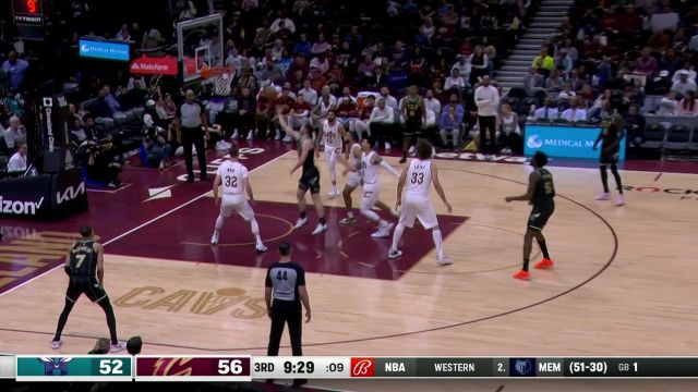 【2023年04月10日 黄蜂vs骑士集锦】大步流星直杀篮下 米凯卢克甩开防守突破上篮建功