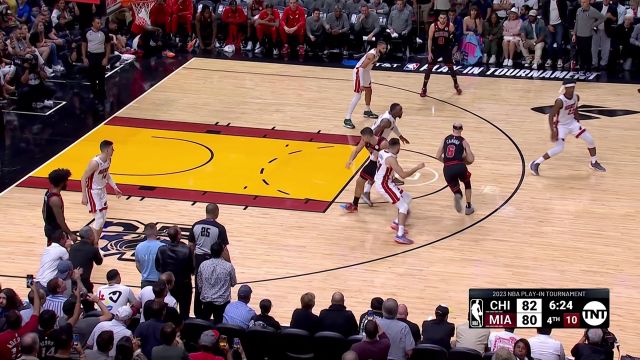 【2023年04月15日 公牛vs热火集锦】客场消音器！怀特关键三分一发入魂坐稳领先优势