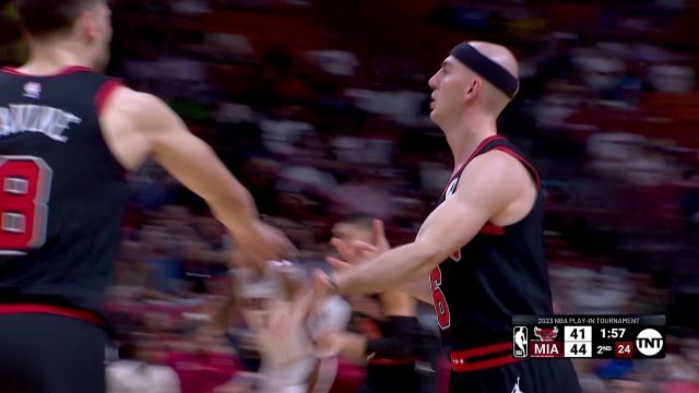 【2023年04月15日 公牛vs热火集锦】立马续上火力！卡鲁索底角三分洞穿球网