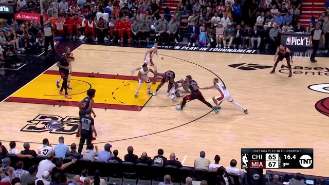 【2023年04月15日 公牛vs热火集锦】三个回合三个前场板！庄神关键篮板携手德罗赞连取5分再次反超