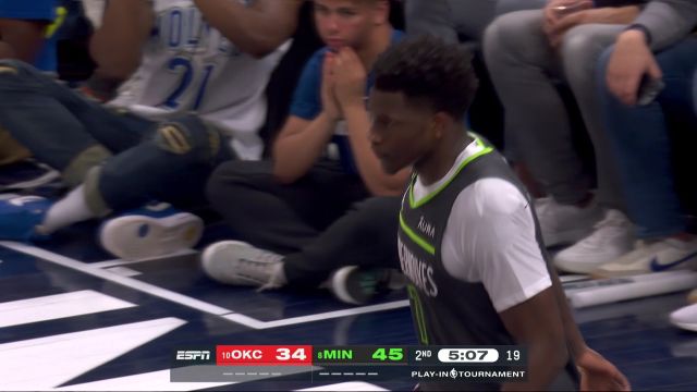 【2023年04月15日 雷霆vs森林狼集锦】一展领袖风范！森林狼被打反击 安德森迅速召集全部队友沟通