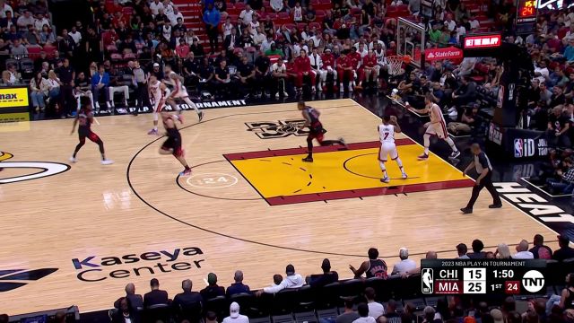 【2023年04月15日 公牛vs热火集锦】该出手时毫不犹豫！德罗赞脚踩油门突破上篮势不可挡