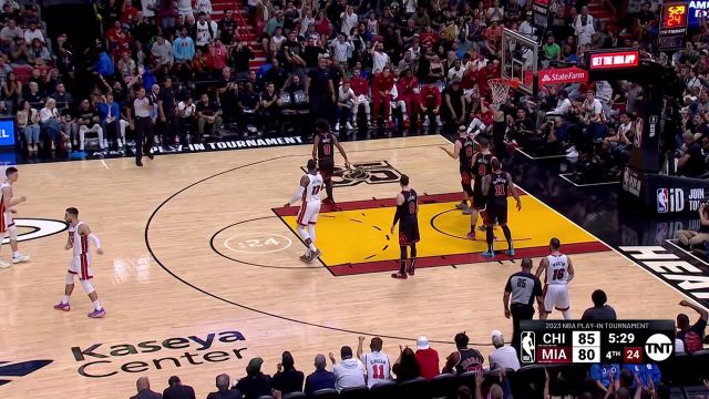 【2023年04月15日 公牛vs热火集锦】今天我就是赛场上的强硬之王 本特勒生吃卡鲁索打成2+1