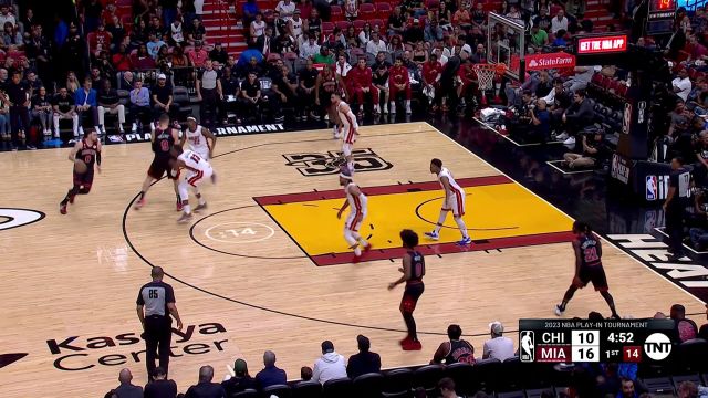 【2023年04月15日 公牛vs热火集锦】狙击手已到位！怀特弧顶三分开镜瞄准正中靶心