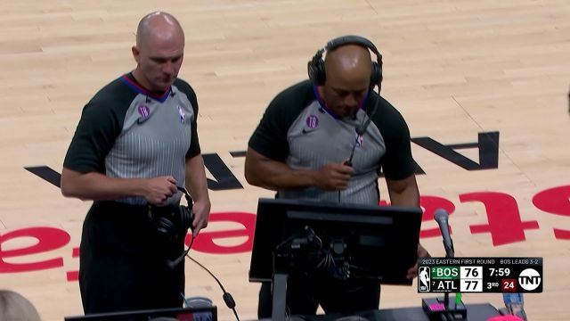 【2023年04月28日 凯尔特人vs老鹰集锦】还好没事！霍福德垫脚特雷杨被判罚一级恶意犯规