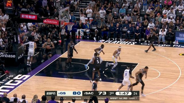 【2023年05月01日 勇士vs国王集锦】福克斯炮弹长传策动快攻 默里直插篮下从容上篮