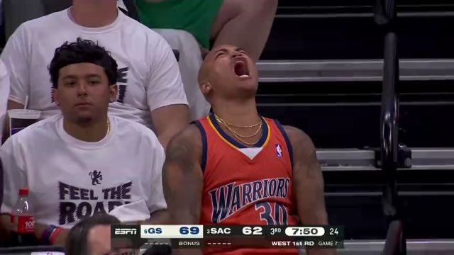 【2023年05月01日 勇士vs国王集锦】三抢进攻篮板！维金斯先上演惊天补扣 库里以一敌四终结回合