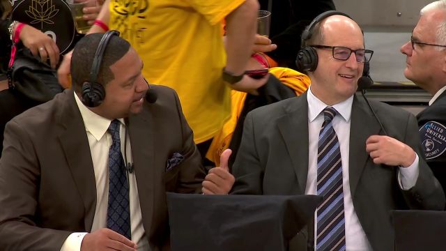 【2023年05月05日 湖人vs勇士集锦】苏群解说金句：范德比尔特一场比赛进三个球 就脱离小孩儿那桌了！