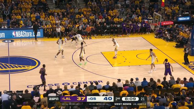 【2023年05月05日 湖人vs勇士集锦】沈知渝：库里仿佛骑马一样，在空中将球传了出去