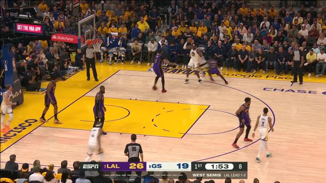 【2023年05月05日 湖人vs勇士集锦】王嘉琦：穆迪这球可是顶着詹姆斯啊！殳海：难度够大够坚决！