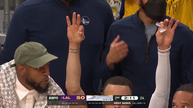 【2023年05月05日 湖人vs勇士集锦】汤神三分手起刀落稳稳命中！沈知渝：佛祖又显灵了