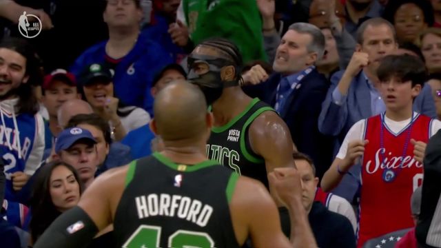 【2023年05月06日 凯尔特人vs76人集锦】哈登投篮不中迷失自我 布朗借机反击快攻造哈登犯规2+1