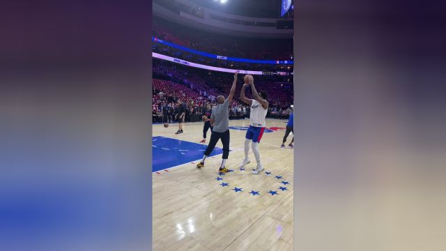 【2023年05月12日 凯尔特人vs76人集锦】一脸冷静颇有MVP风采 恩比德赛前训练画面