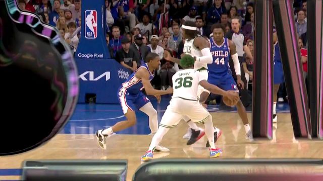 【2023年05月12日 凯尔特人vs76人集锦】布罗格登抢断马克西致其倒地内翻 哈登一脚将球踢飞五层看台高