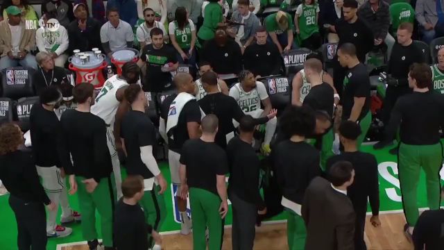 【2023年05月18日 热火vs凯尔特人集锦】希望可以激励绿军众将！马祖拉对场上表现不满怒摔战术板