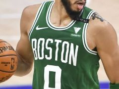 塔图姆开赛前三场拿下100分 队史首人