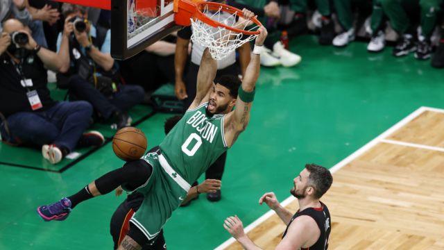 【2023年05月26日 热火vs凯尔特人集锦】0比3落后连扳两场！绿军成历史第15队 晋级总决赛概率升至37%