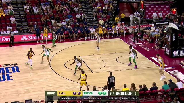 【2023年07月13日 湖人vs凯尔特人集锦】根本拦不住 卡斯尔顿顶着防守强硬打进2+1反超比分