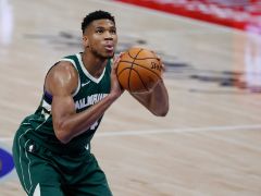 联盟两届mvp获得者！雄鹿字母哥是小前锋吗？