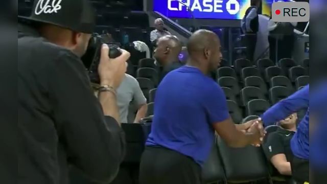 【2023年10月08日 湖人vs勇士集锦】就问你服不服！保罗底角三分一发即中佩顿愿赌服输做俯卧撑