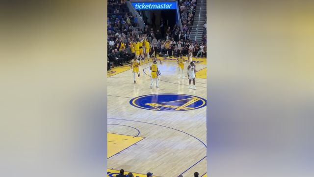 【2023年10月08日 湖人vs勇士集锦】这么大空位瞧不起我？ 浓眉弧顶三分穿云箭正中靶心