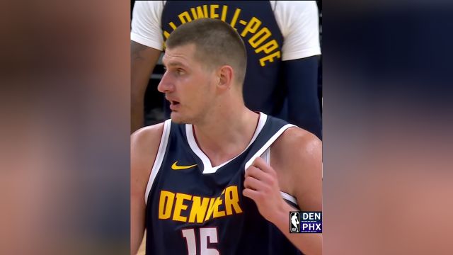 【2023年10月11日 掘金vs太阳集锦】约基奇边单打边提醒裁判对手防守三秒，随后裁判果真吹罚