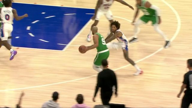 【2023年10月12日 凯尔特人vs76人集锦】这球相当强硬！怀特冲击篮下抛投命中打成2+1