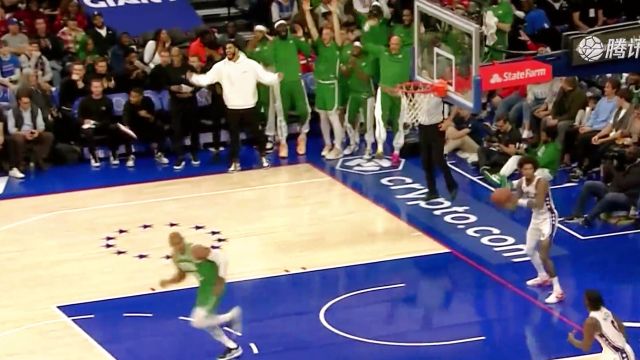 【2023年10月12日 凯尔特人vs76人集锦】NBA：变秃了也变强了！怀特突破抛投打成2+1