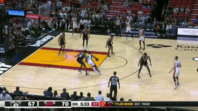 【2023年10月19日 篮网vs热火集锦】夏普严防死守送出钉板追帽 随后联手队友强起重扣碾压禁区