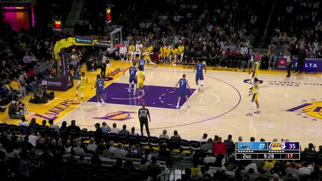 【2023年10月31日 魔术vs湖人集锦】依旧在掌控比赛！老詹命中三分后再送惊艳背传