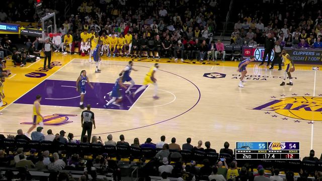 【2023年10月31日 魔术vs湖人集锦】富尔茨后方杀出大帽浓眉 萨格斯反击飚中半场准压哨三分