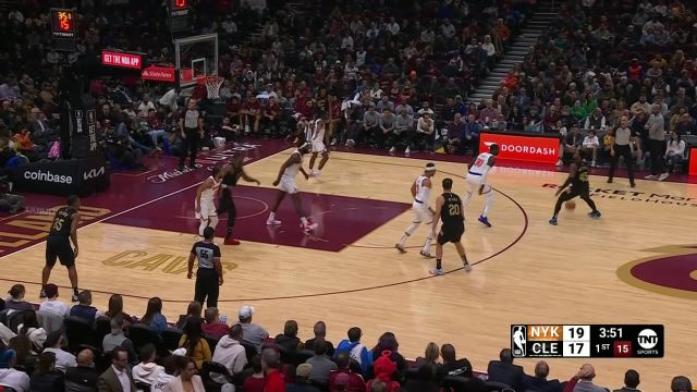 【2023年11月01日 尼克斯vs骑士集锦】该我上场表演了 米切尔超高抛投丝毫不讲道理