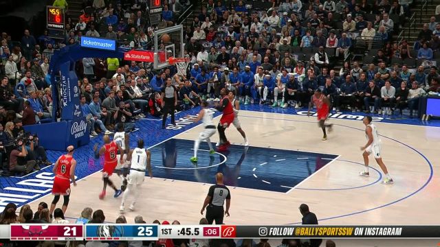 【2023年11月02日 公牛vs独行侠集锦】你看我几分像从前！庄神实力犹存篮下强势摘板 小秀技术勾手细腻打进