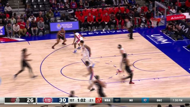 【2023年11月02日 开拓者vs活塞集锦】马库斯聚精会神鬼手刀球 甩开大步直冲禁区轻松上篮