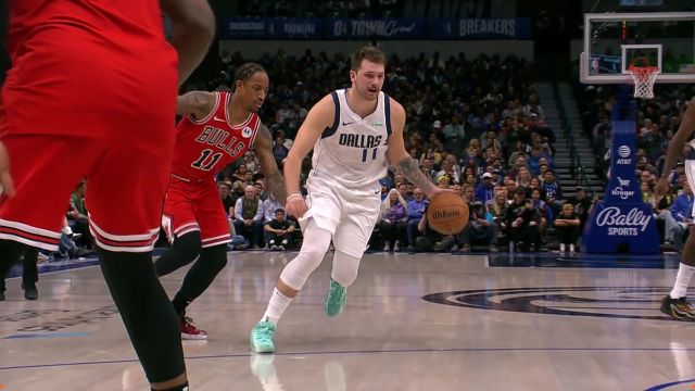 【2023年11月02日 公牛vs独行侠集锦】浑身都是戏！东契奇挡拆突入内线 眼神骗过防守轻松上篮