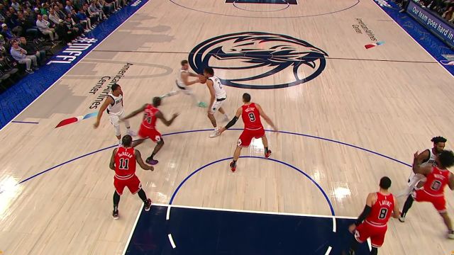 【2023年11月02日 公牛vs独行侠集锦】扣篮对决！拉文快下接球一飞冲天秀暴扣 莱夫利立马内线补扣还以颜色