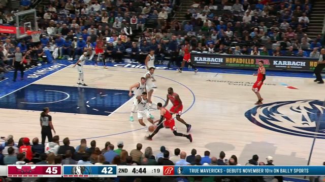 【2023年11月02日 公牛vs独行侠集锦】谁来防都不好使！拉文状态起势无法阻挡 三分手起刀落连续命中