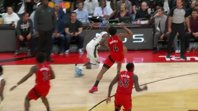 【2023年11月02日 雄鹿vs猛龙集锦】篮筐扣的震天响！阿奴诺比禁区接连重扣牢牢稳住局势