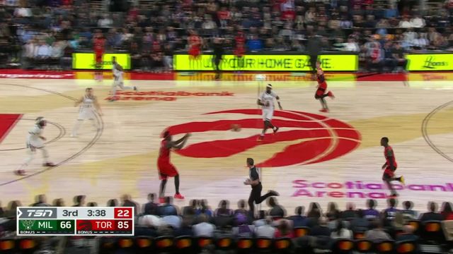 【2023年11月02日 雄鹿vs猛龙集锦】稳中求胜！西亚卡姆无视双人夹击突破上篮扩大分差