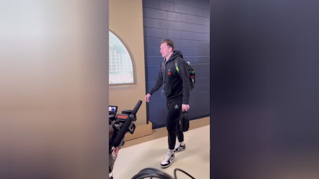 【2023年11月04日 独行侠vs掘金集锦】掘金vs独行侠穿搭大赏 约老师一如既往西装革履