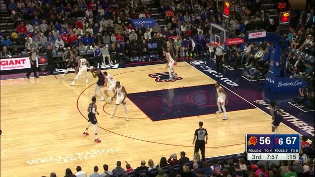 【2023年11月05日 太阳vs76人集锦】防守跟没有一样 恩比德一个转身过掉尤班克斯完成单臂劈扣