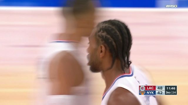 【2023年11月07日 快船vs尼克斯集锦】小卡平底暴起双臂暴扣 徐静雨：弹速太快了！跟二踢脚一样突然就升空了