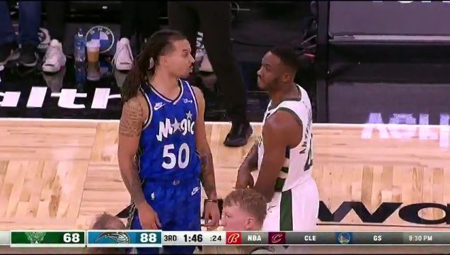 【2023年11月12日】雄鹿vs魔术第3节英文原声录像回放